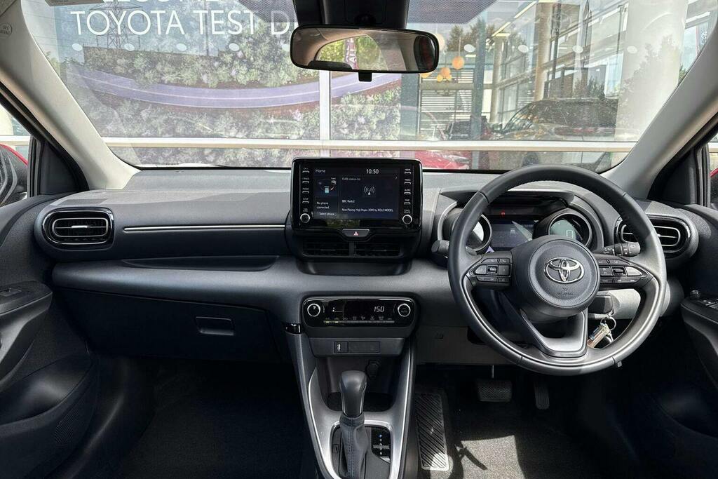 Toyota Yaris 1.5 Vvt H Design Hatchback Hybrid E Cvt Red #6