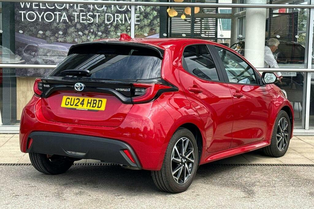 Toyota Yaris 1.5 Vvt H Design Hatchback Hybrid E Cvt Red #2