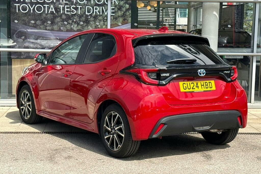 Toyota Yaris 1.5 Vvt H Design Hatchback Hybrid E Cvt Red #4