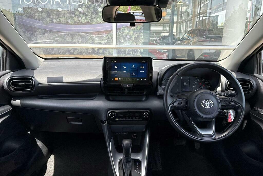 Toyota Yaris 1.5 Vvt H Icon Hatchback Hybrid E Cvt Green #6