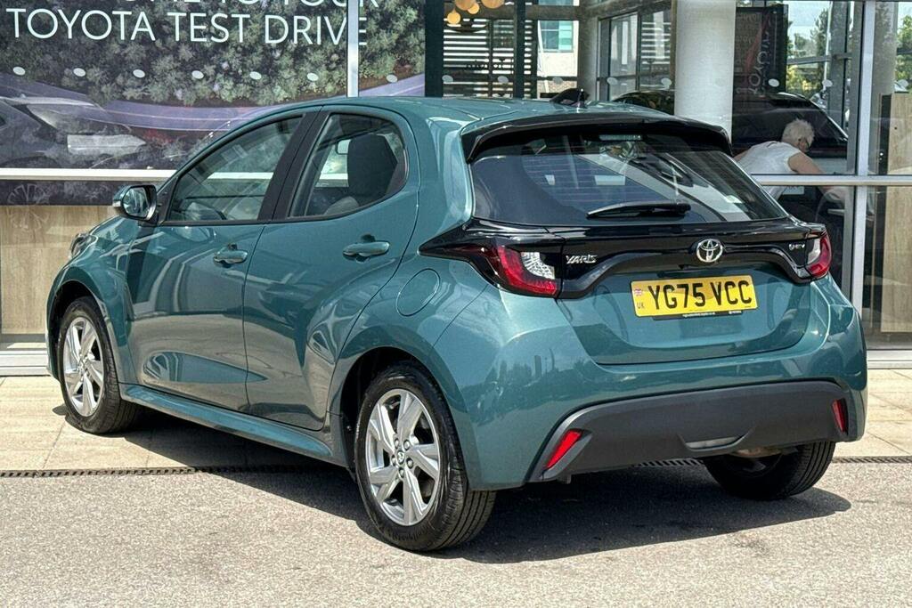 Toyota Yaris 1.5 Vvt H Icon Hatchback Hybrid E Cvt Green #4