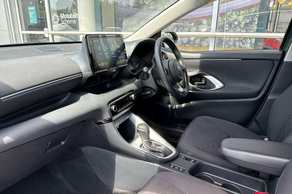 Toyota Yaris 1.5 Vvt H Icon Hatchback Hybrid E Cvt Green #5