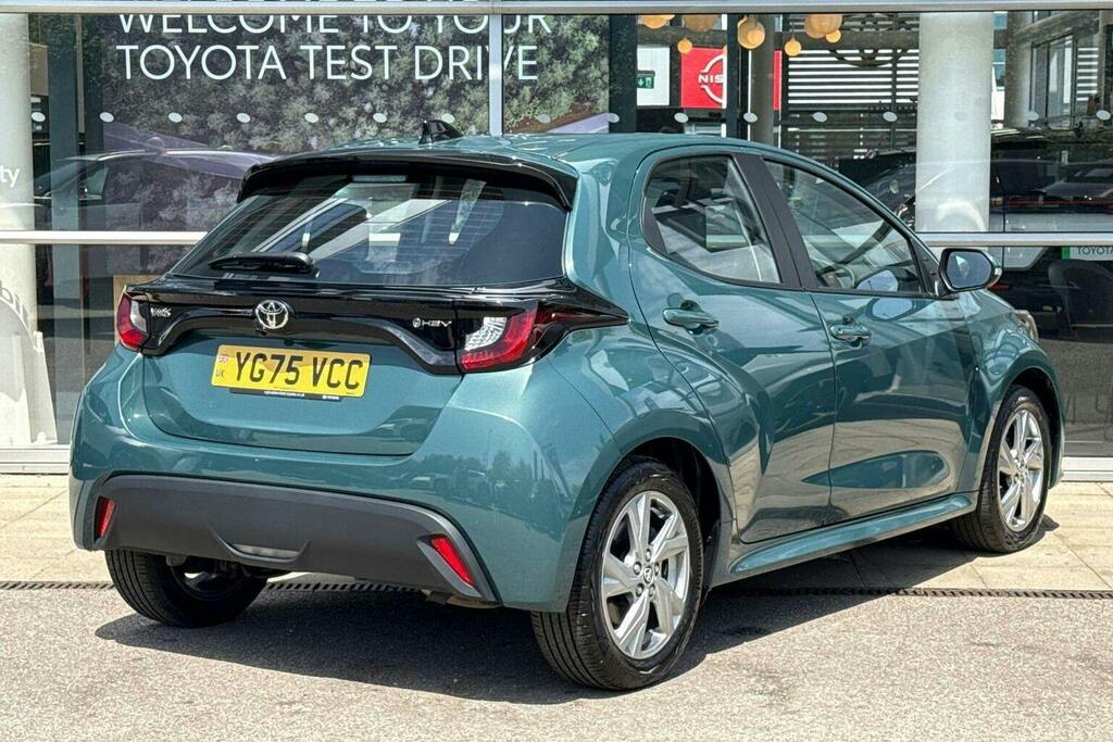 Toyota Yaris 1.5 Vvt H Icon Hatchback Hybrid E Cvt Green #2