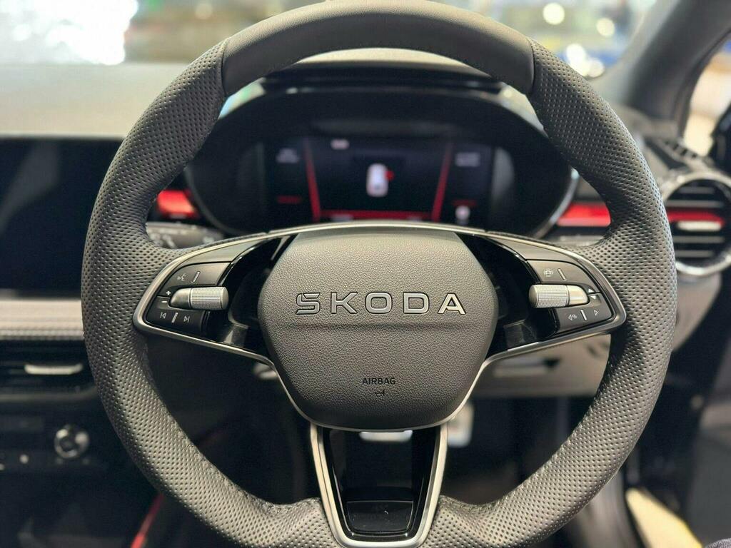 Skoda Fabia 1.0 Tsi Design Edition Red #16