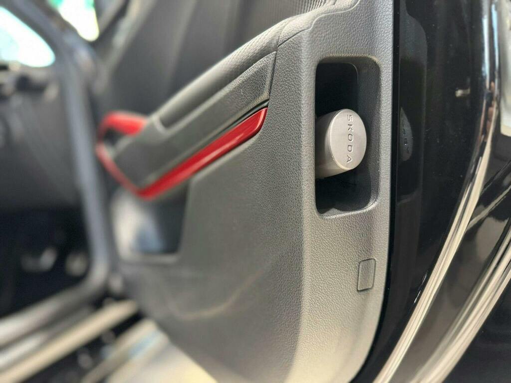 Skoda Fabia 1.0 Tsi Design Edition Red #13