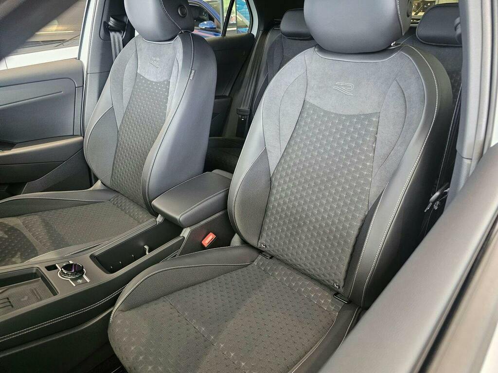 Volkswagen T-Roc 1.5 Etsi Mhev R-line Suv Hybrid Dsg White #2