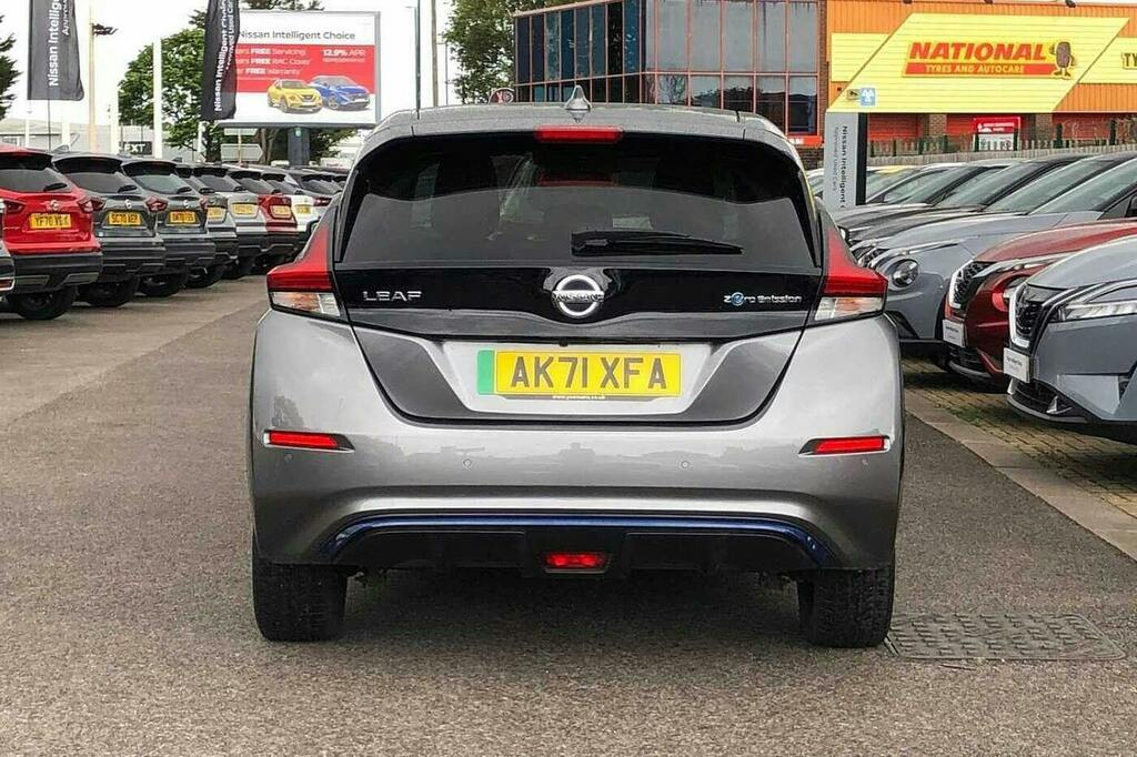 Nissan Leaf 40Kw Acenta With Sat Nav And Intelligent Cruise Co Red #8
