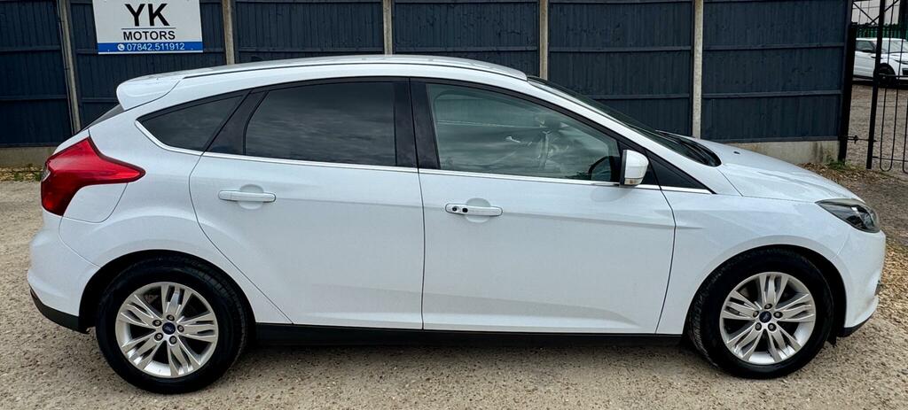 Ford Focus 1.6 Tdci Titanium Navigator Euro 5 Ss FE63GYT White #4