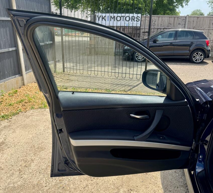 BMW 3 Series 2.0 320D Black #28