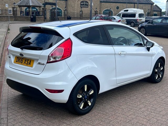 Ford Fiesta 2016 1.0T Ecoboost Zetec White Edition Hatchback 3 DK16XSA White #4