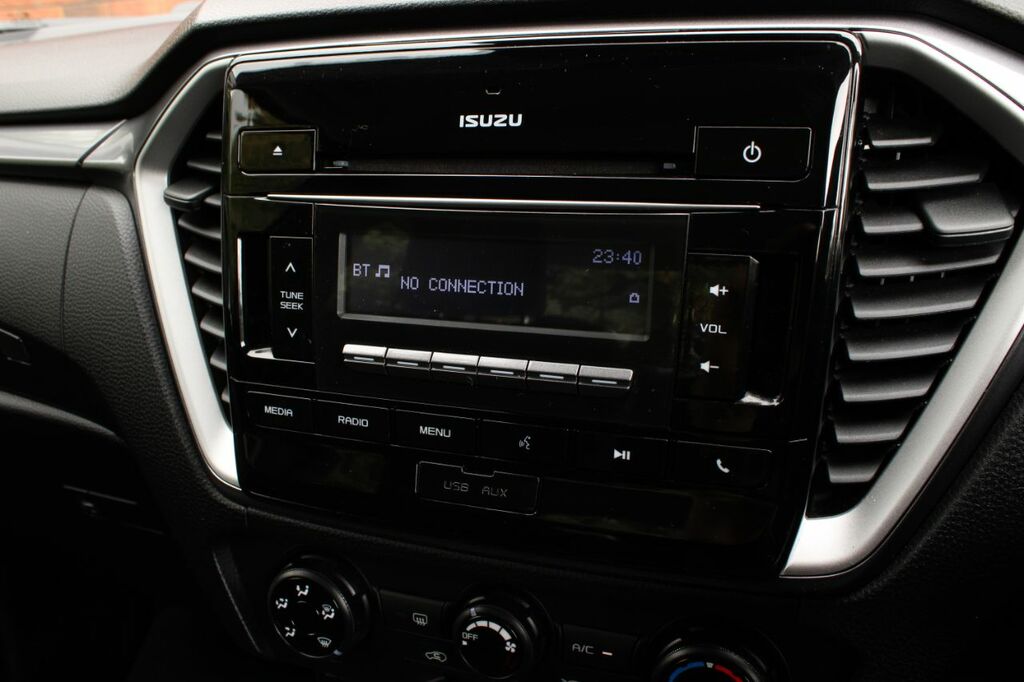 Isuzu D-Max 1.9 Dl40 Double Cab 4X4 Red #24