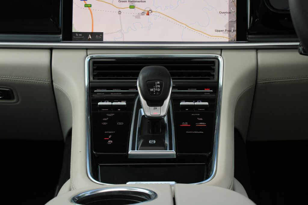 Porsche Panamera 4 E-hybrid  #36
