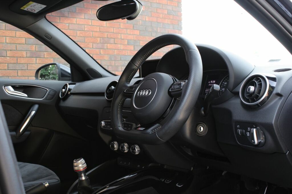 Audi A1 1.6 Tdi Black Edition Sportback Euro 6 Ss Black #5