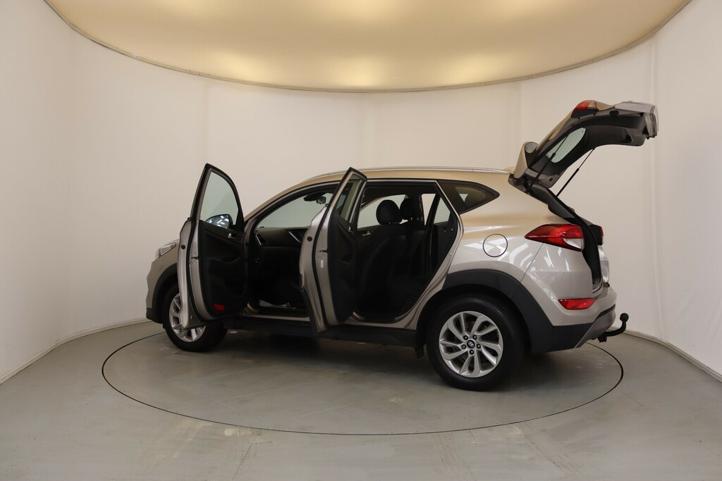Hyundai Tucson 1.6L Se White #17