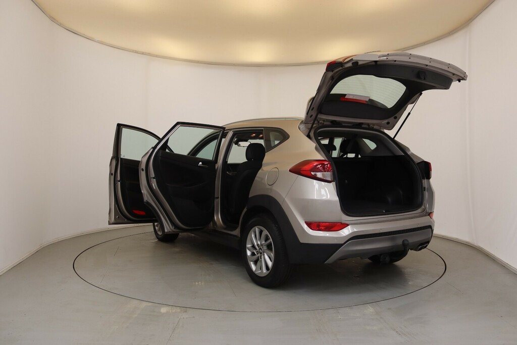 Hyundai Tucson 1.6L Se White #18