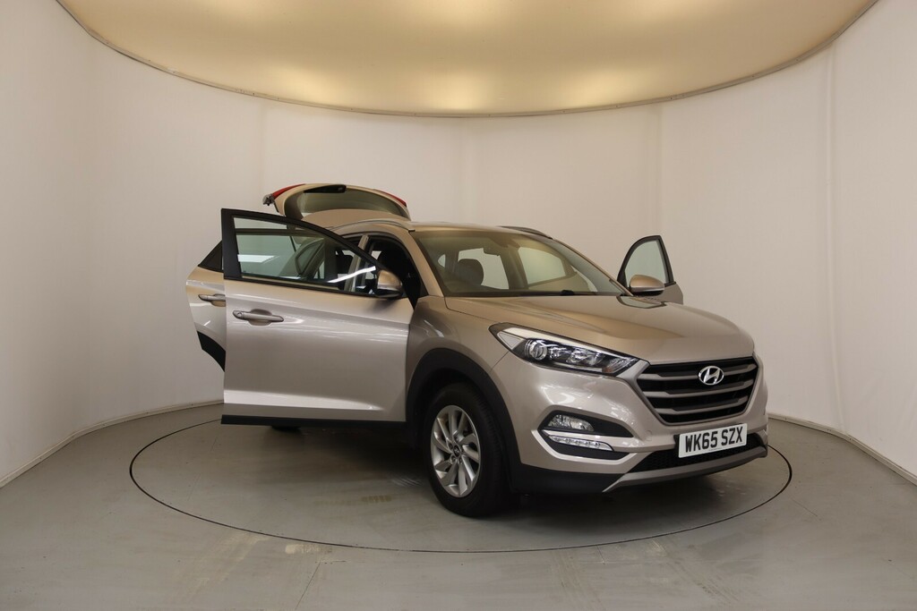 Hyundai Tucson 1.6L Se White #24