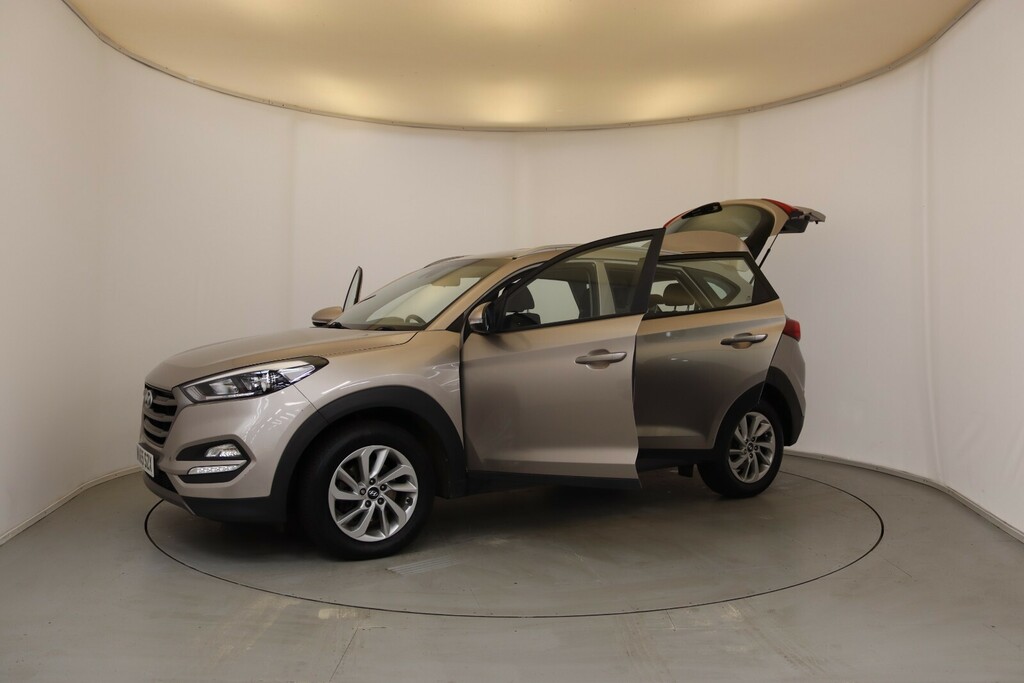 Hyundai Tucson 1.6L Se White #15