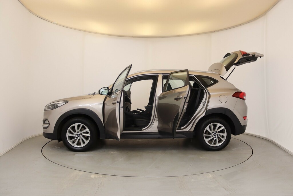 Hyundai Tucson 1.6L Se White #16