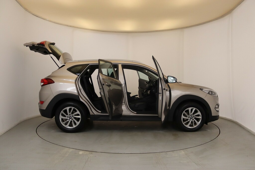 Hyundai Tucson 1.6L Se White #22