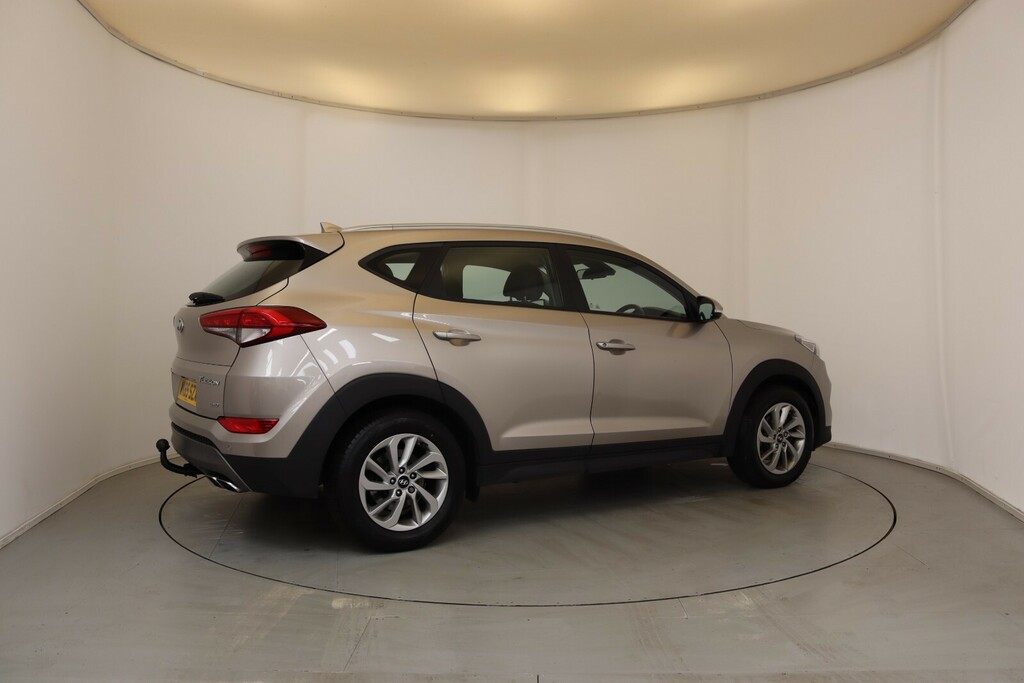 Hyundai Tucson 1.6L Se White #10