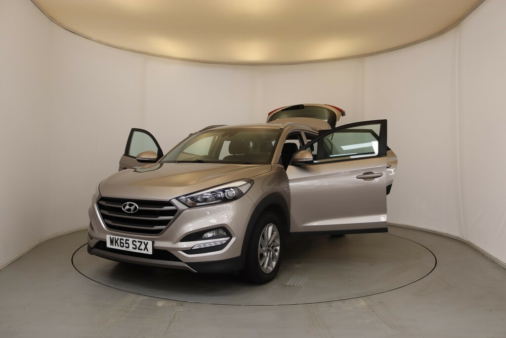 Hyundai Tucson 1.6L Se White #14