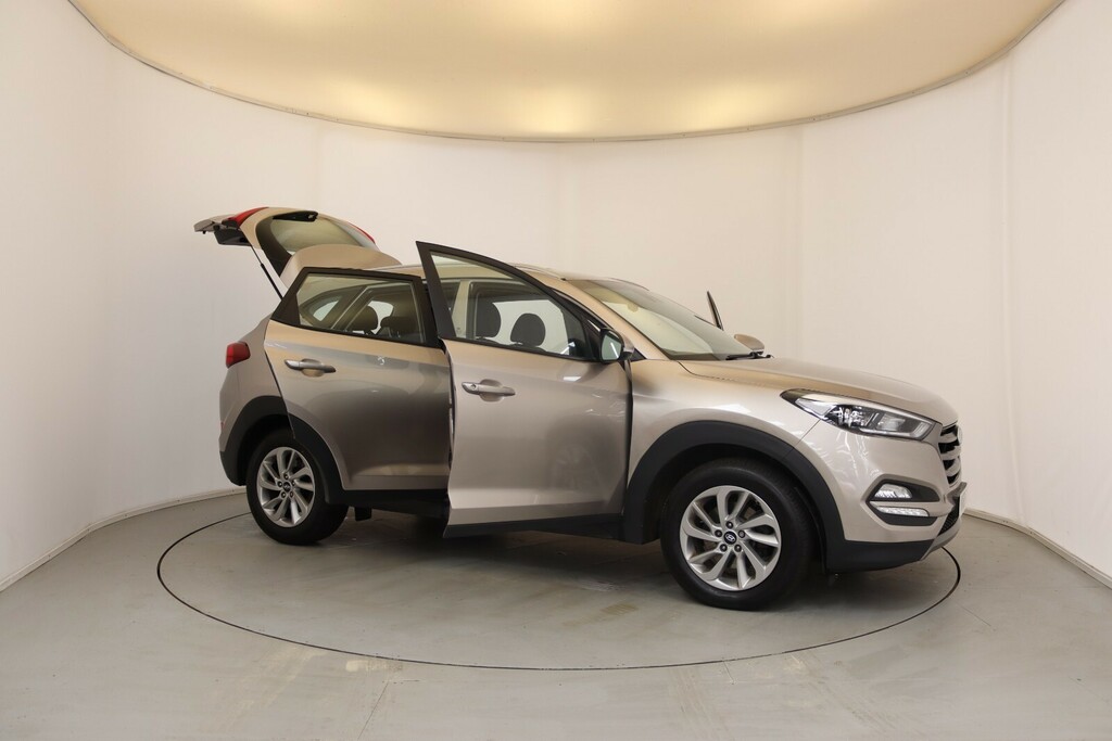 Hyundai Tucson 1.6L Se White #23