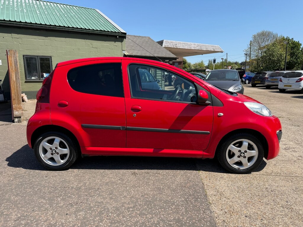 Peugeot 107 1.0 Allure 2-Tronic Red #4