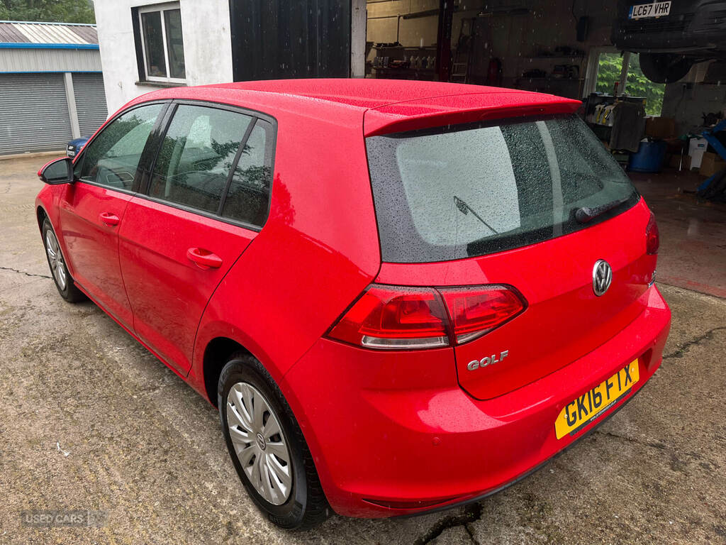 Volkswagen Golf 1.2 Tsi S Red #3