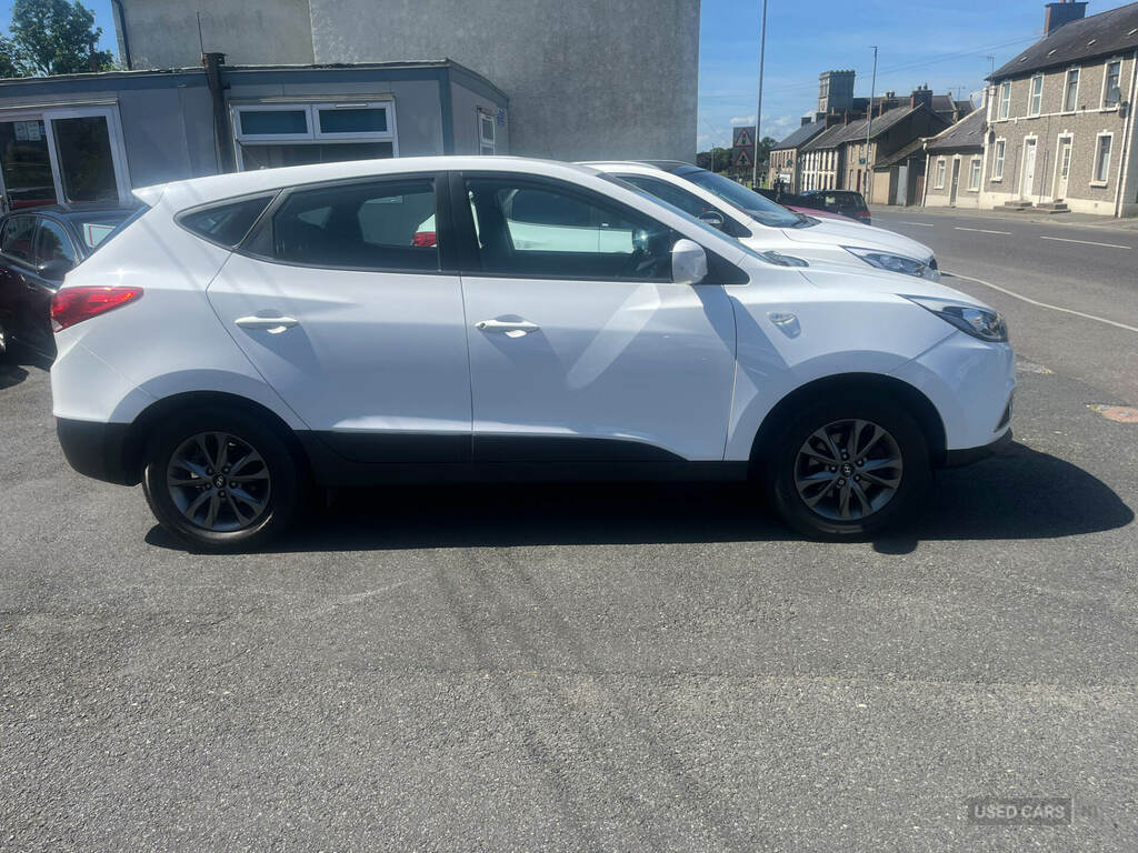 Hyundai Ix35 1.7 Crdi S 2Wd White #3