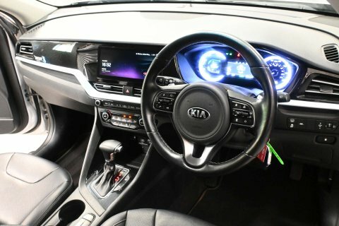 Kia Niro 2 5-Door Red #7