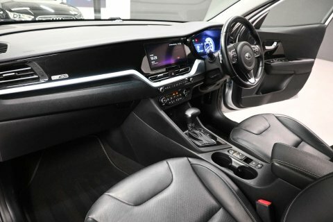Kia Niro 2 5-Door Red #9