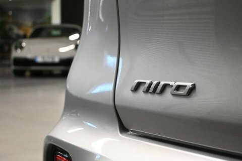 Kia Niro 2 5-Door Red #13