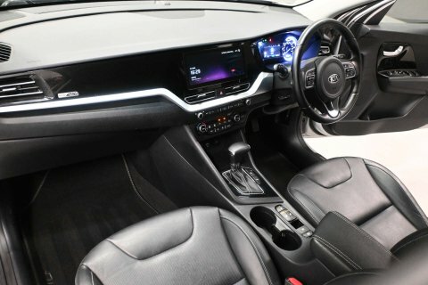 Kia Niro 2 5-Door Red #12