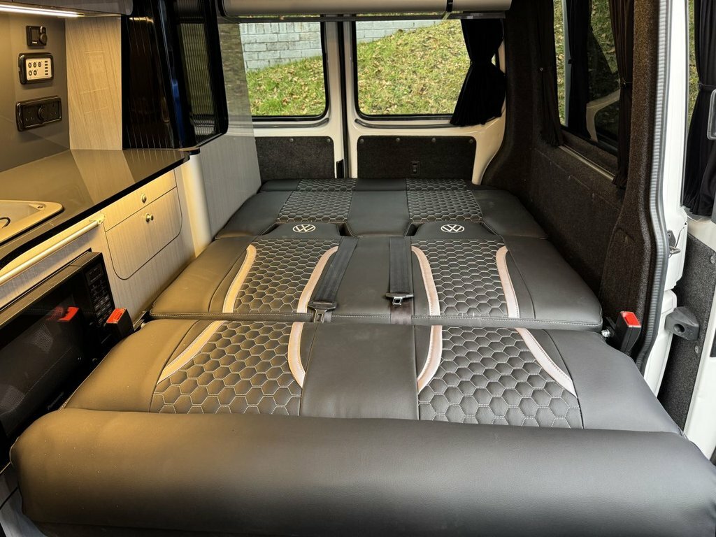 Volkswagen Transporter Highline White #26