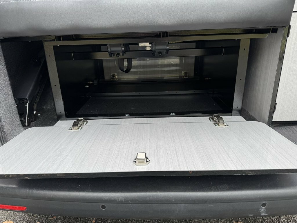Volkswagen Transporter Highline White #23
