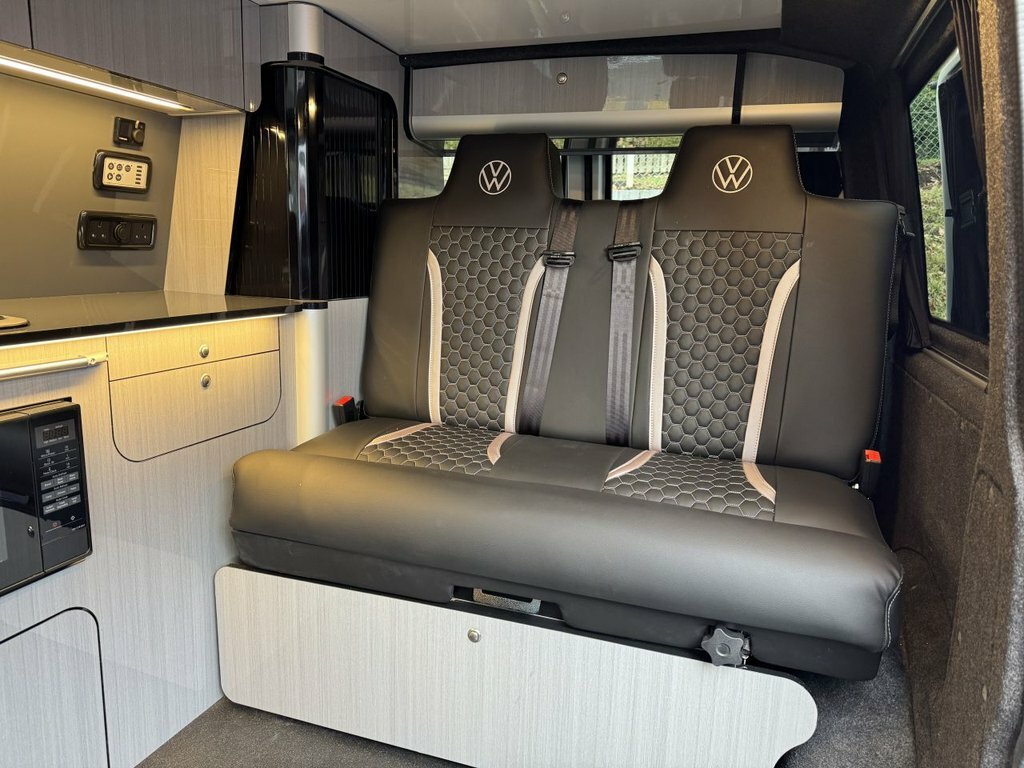 Volkswagen Transporter Highline White #28