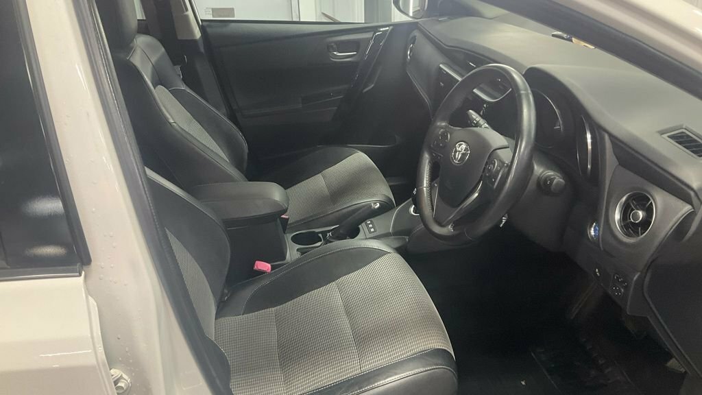 Toyota Auris   #11