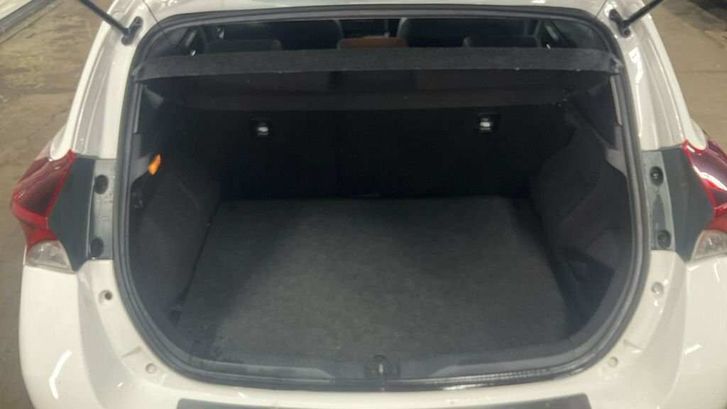 Toyota Auris   #9