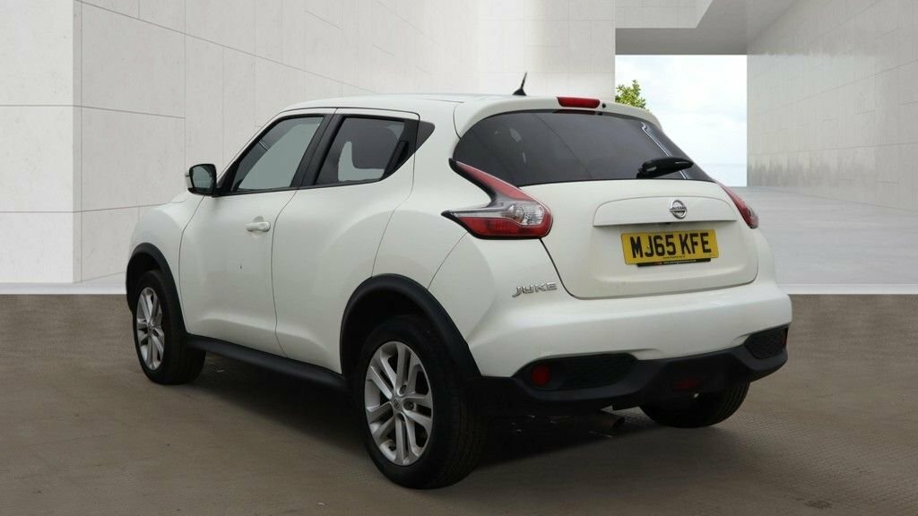 Nissan Juke 1.6L Acenta Premium White #3