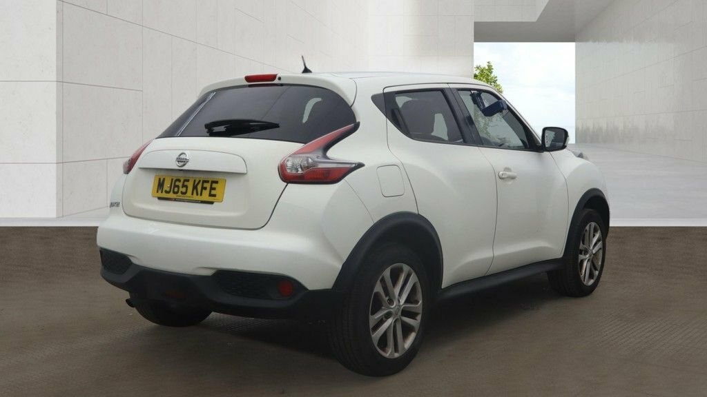 Nissan Juke 1.6L Acenta Premium White #4