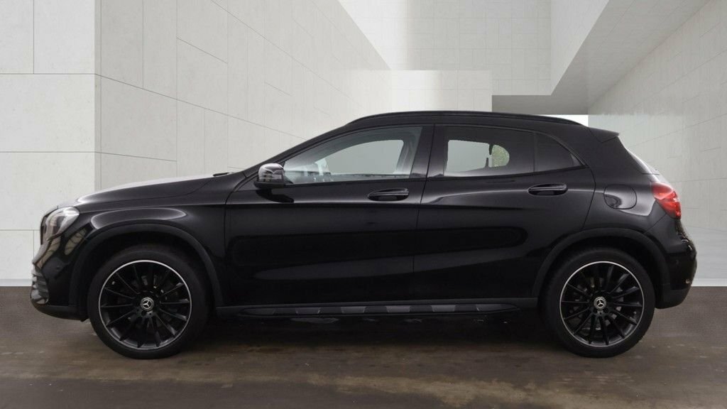 Mercedes-Benz GLA Class 2.1L Amg Line Black #6
