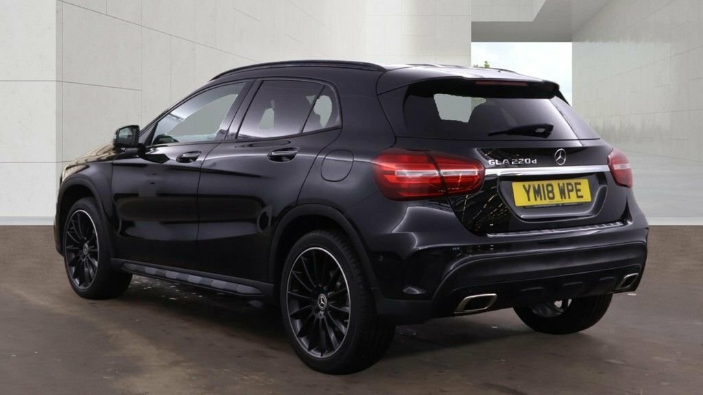 Mercedes-Benz GLA Class 2.1L Amg Line Black #3