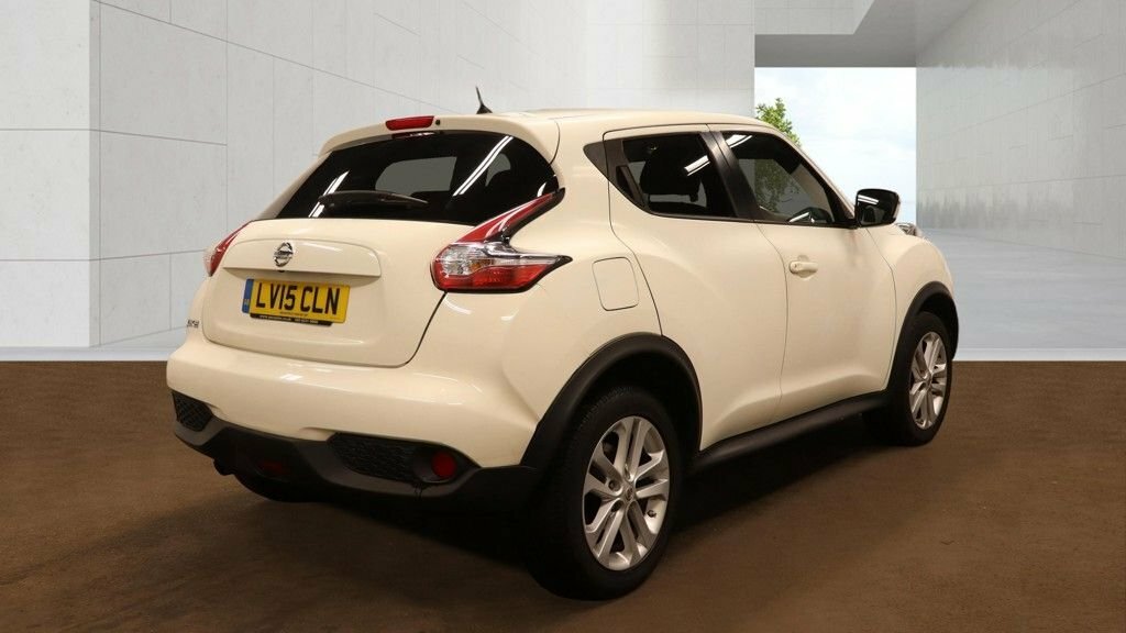 Nissan Juke 1.6L Acenta Premium White #4
