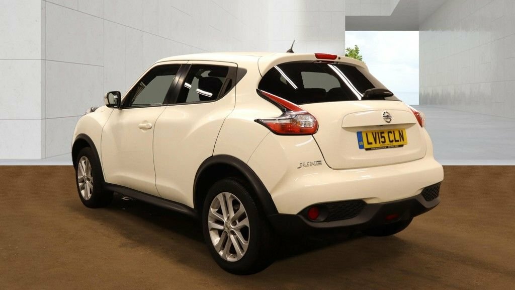 Nissan Juke 1.6L Acenta Premium White #3