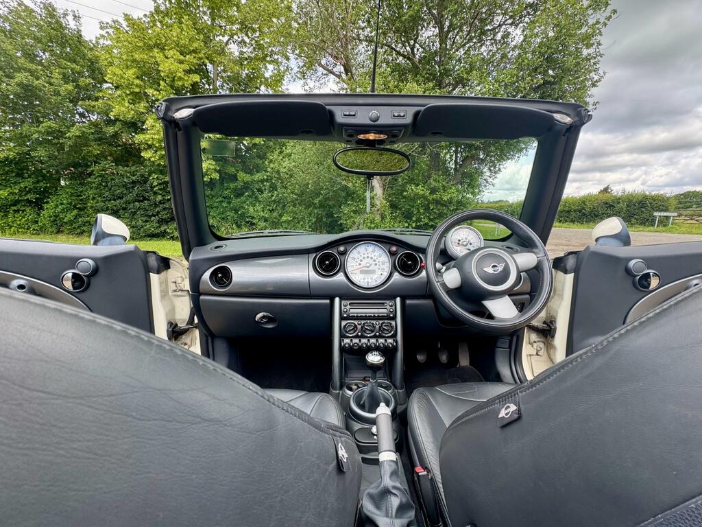 Mini Convertible 1.6 Cooper Convertible White #2