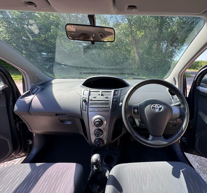Toyota Yaris 1.33 Dual Vvt-i Tr Hatchback Black #2