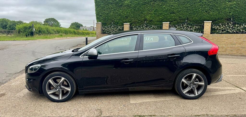 Volvo V40 2.0 D2 R-design Lux Nav Hatchback KF15BYV Black #3