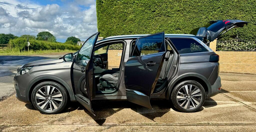 Peugeot 5008 Hatchback Black #44