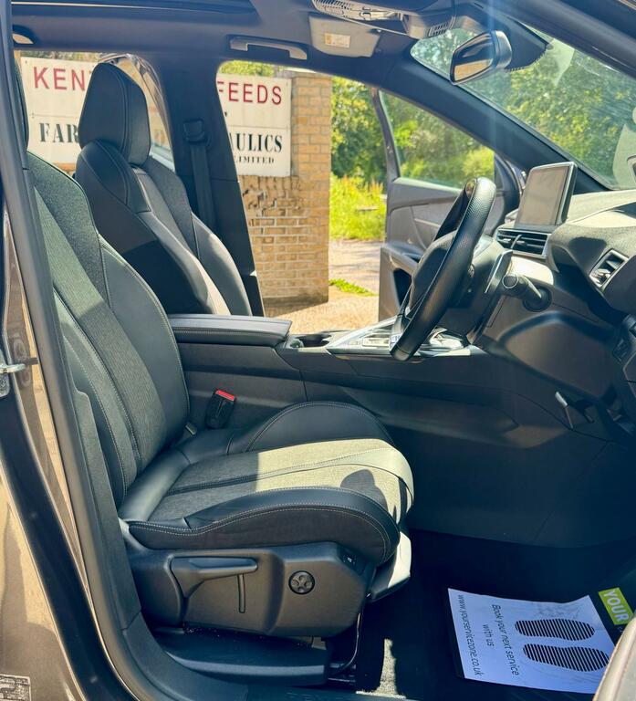 Peugeot 5008 Hatchback Black #65