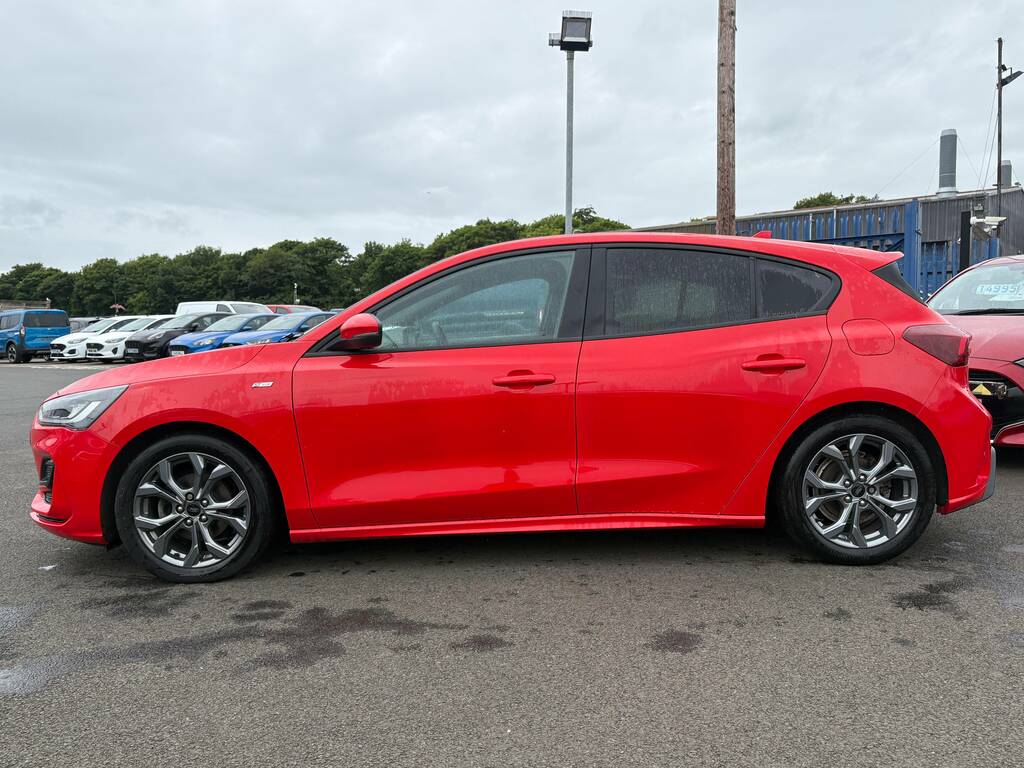 Ford Focus 1.0T Ecoboost St-line Hatchback SY23ZZE Red #4